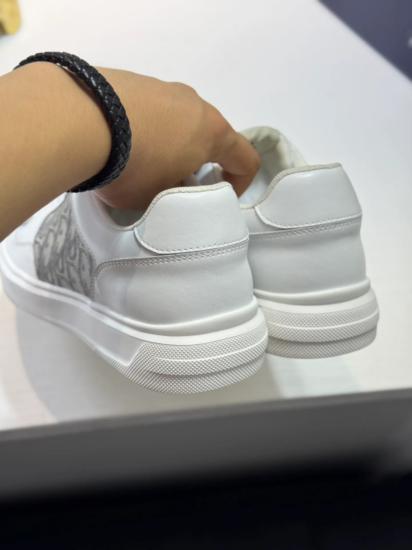 Men's men's shoes 💰400 [New model] 🌂🌂Dior (Dior) 🆕 Low-top casual shoes, carefully made of first-layer cowhide with canvas, comfortable and breathable ~ rubber soles, enhance style. Fashionable and versatile, it can complement any look. Featuring an exquisite design that is uniquely dynamic and modern, this shoe is part of Dior's legacy and embodies modern elegance. Size: 38-44 (45 customized